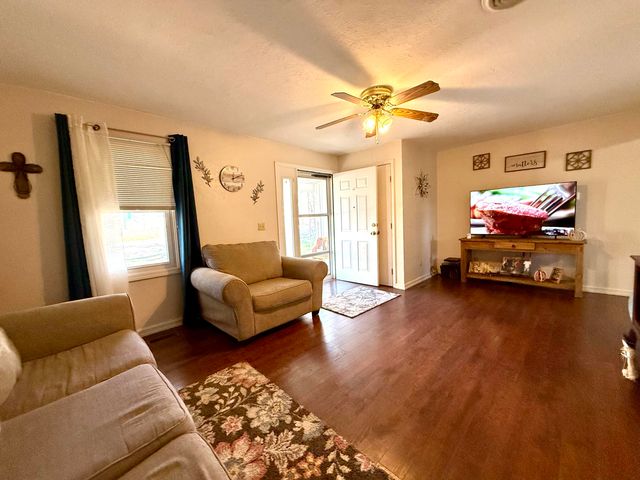 408 S 2nd Street, Houston, MO 65483