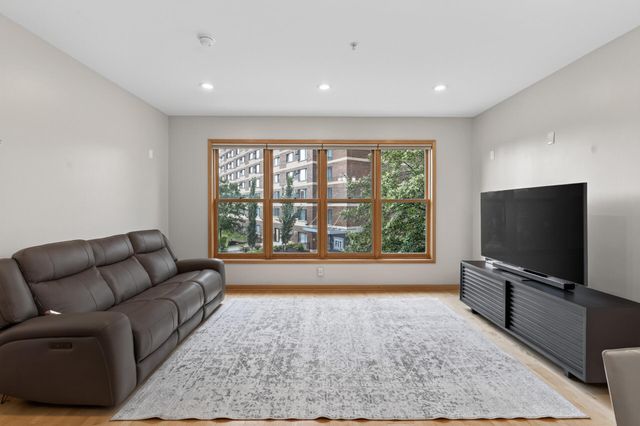 530 Grant Street E, Minneapolis, MN 55404