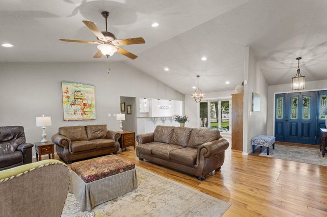 3117 Buffalo Lane, Grove, OK 74344