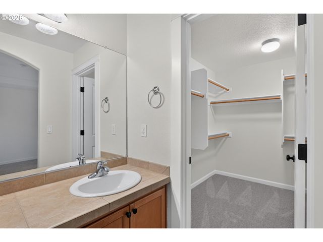 10005 Se OLD TOWN Ct, Happy Valley, OR 97086