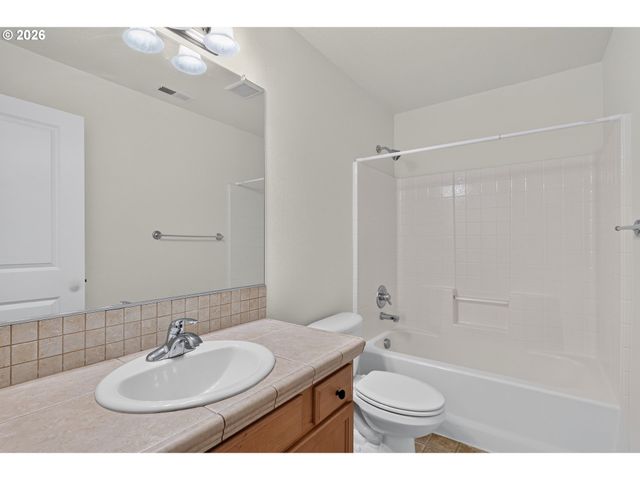 10005 Se OLD TOWN Ct, Happy Valley, OR 97086