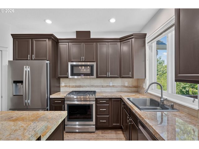 10005 Se OLD TOWN Ct, Happy Valley, OR 97086
