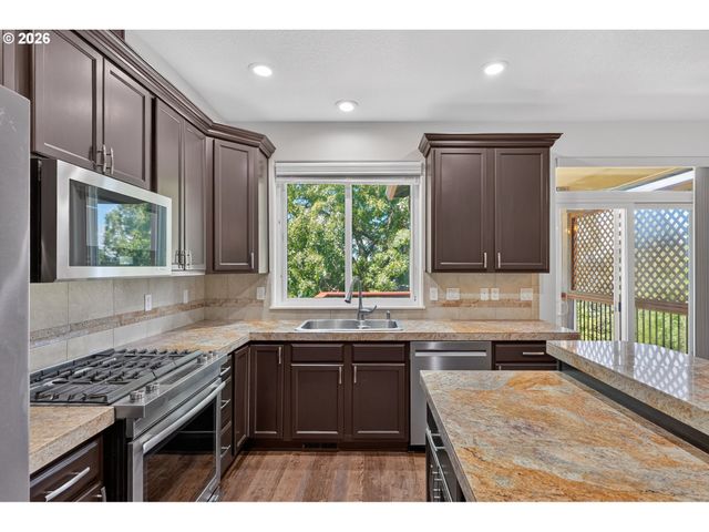 10005 Se OLD TOWN Ct, Happy Valley, OR 97086
