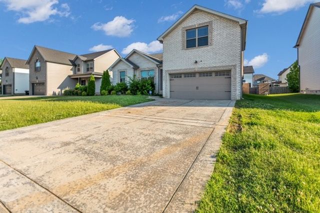 506 Latham Ct, Clarksville, TN 37043