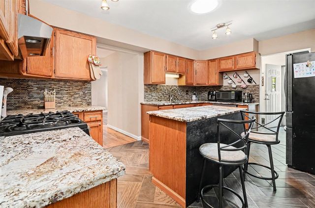 22531 Leewright Avenue, Southfield, MI 48033