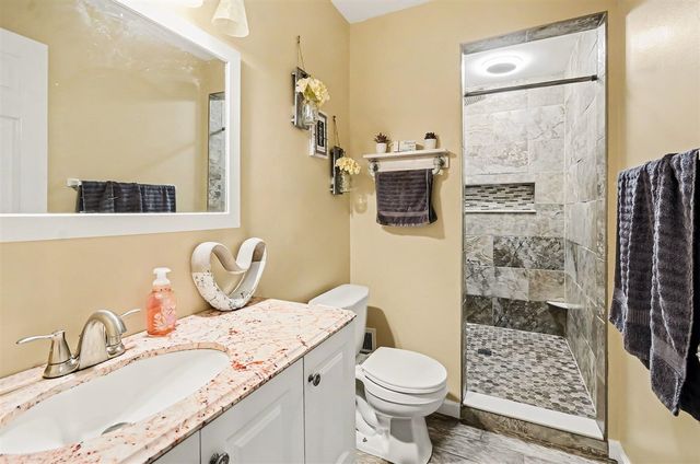22531 Leewright Avenue, Southfield, MI 48033