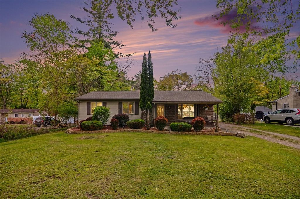 22531 Leewright Avenue, Southfield, MI 48033