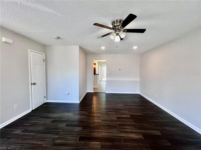5309 Grand Lake CRES, Virginia Beach, VA 23462