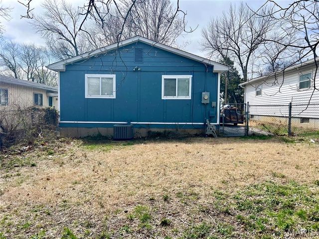 1239 Peggy Court, St Louis, MO 63147