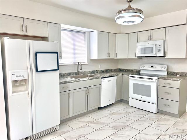1239 Peggy Court, St Louis, MO 63147