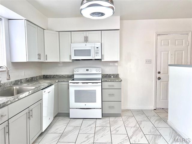 1239 Peggy Court, St Louis, MO 63147