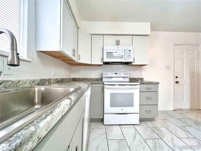 1239 Peggy Court, St Louis, MO 63147