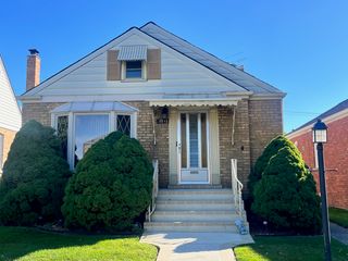 3841 N Page Avenue, Chicago, IL 60634