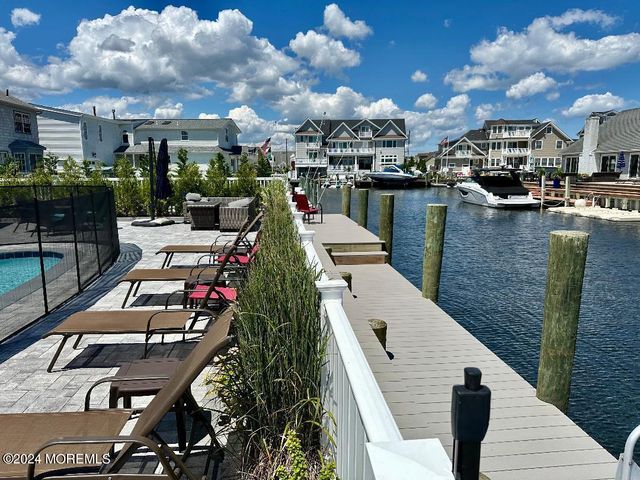 288 Periagua Lane, Mantoloking, NJ 08738