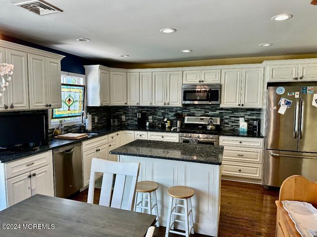 288 Periagua Lane, Mantoloking, NJ 08738