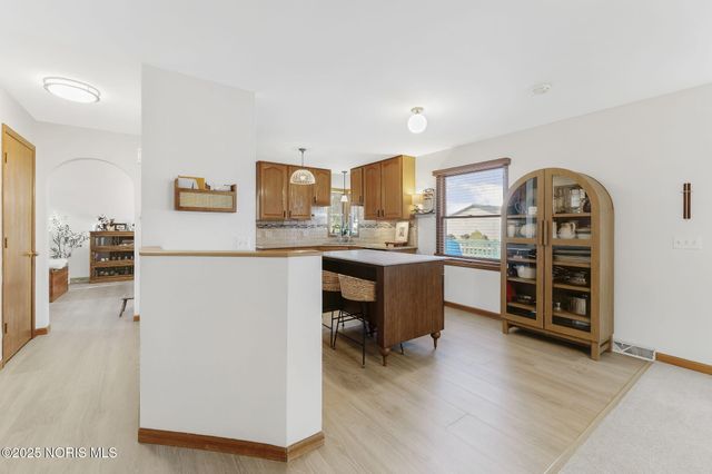 7276 Winding Brook Road, Perrysburg, OH 43551