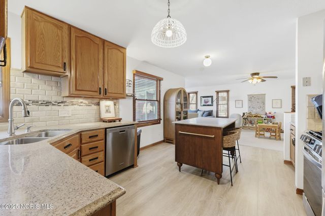 7276 Winding Brook Road, Perrysburg, OH 43551