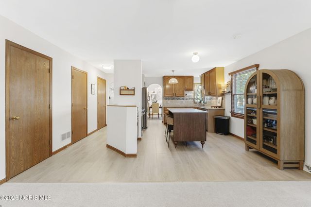 7276 Winding Brook Road, Perrysburg, OH 43551