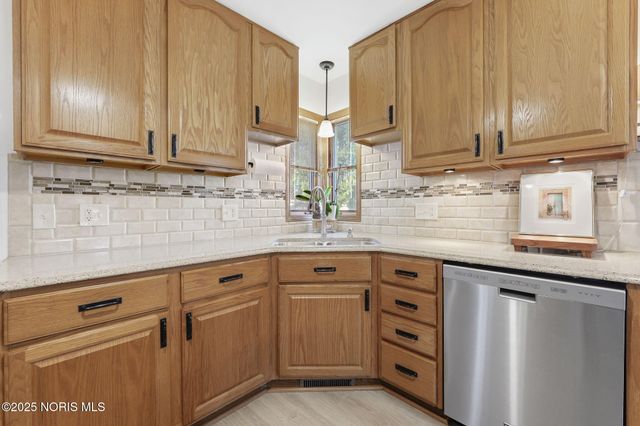 7276 Winding Brook Road, Perrysburg, OH 43551