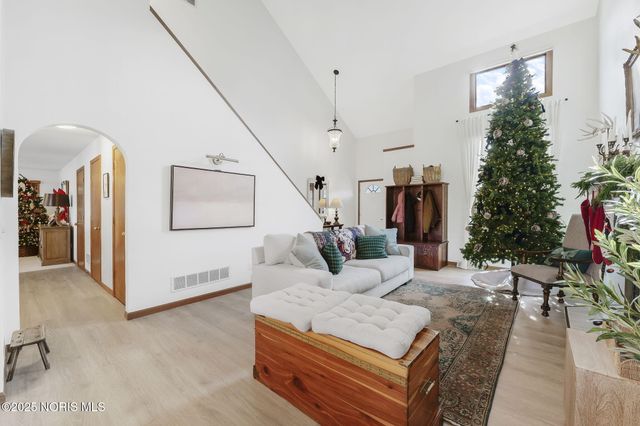 7276 Winding Brook Road, Perrysburg, OH 43551