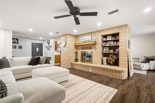 113 Suffolk Lane, Hallettsville, TX 77964