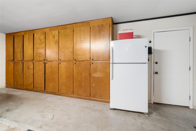 113 Suffolk Lane, Hallettsville, TX 77964