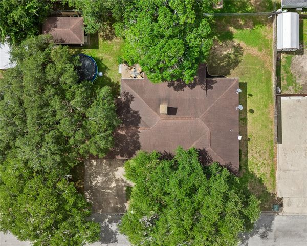 113 Suffolk Lane, Hallettsville, TX 77964