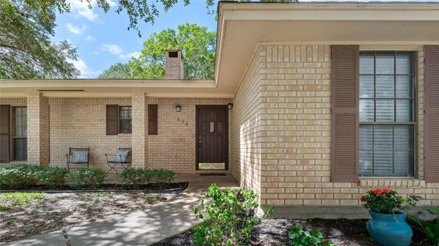 113 Suffolk Lane, Hallettsville, TX 77964