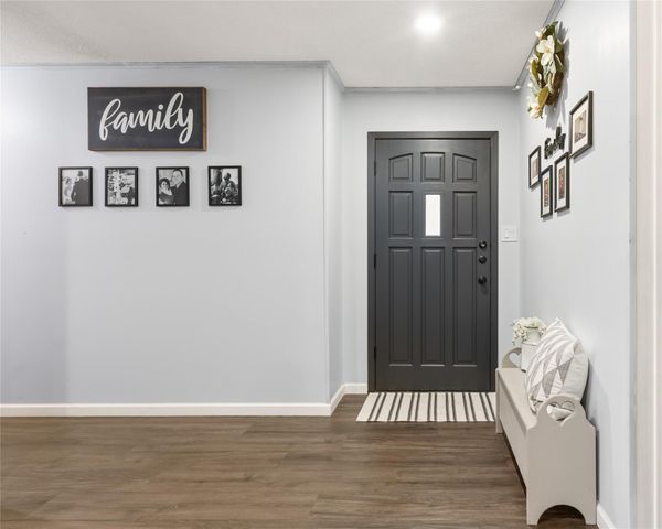 113 Suffolk Lane, Hallettsville, TX 77964
