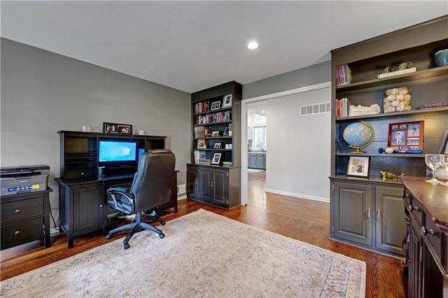 7900 Sagamore Road, Leawood, KS 66206