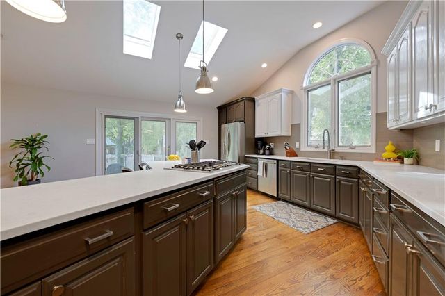 7900 Sagamore Road, Leawood, KS 66206
