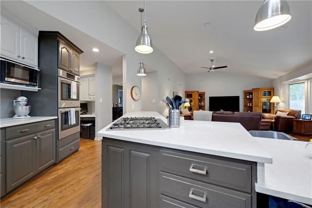7900 Sagamore Road, Leawood, KS 66206