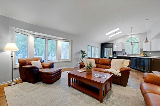 7900 Sagamore Road, Leawood, KS 66206