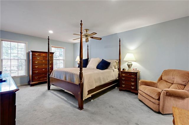 7900 Sagamore Road, Leawood, KS 66206