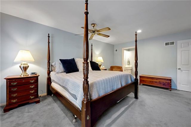 7900 Sagamore Road, Leawood, KS 66206