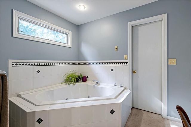 7900 Sagamore Road, Leawood, KS 66206