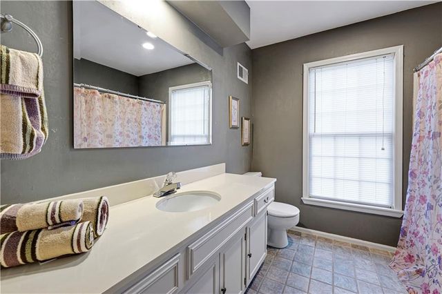 7900 Sagamore Road, Leawood, KS 66206