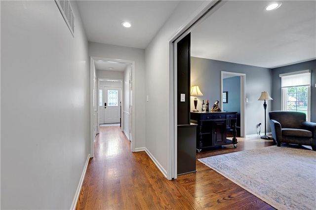 7900 Sagamore Road, Leawood, KS 66206