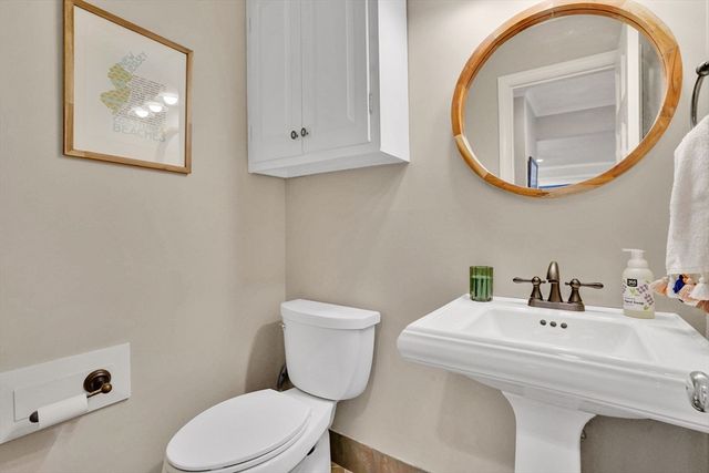 118 Blueberry Hill Rd, Longmeadow, MA 01106