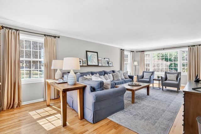 118 Blueberry Hill Rd, Longmeadow, MA 01106