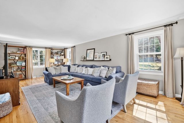 118 Blueberry Hill Rd, Longmeadow, MA 01106