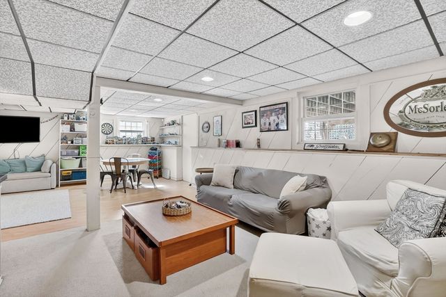 118 Blueberry Hill Rd, Longmeadow, MA 01106