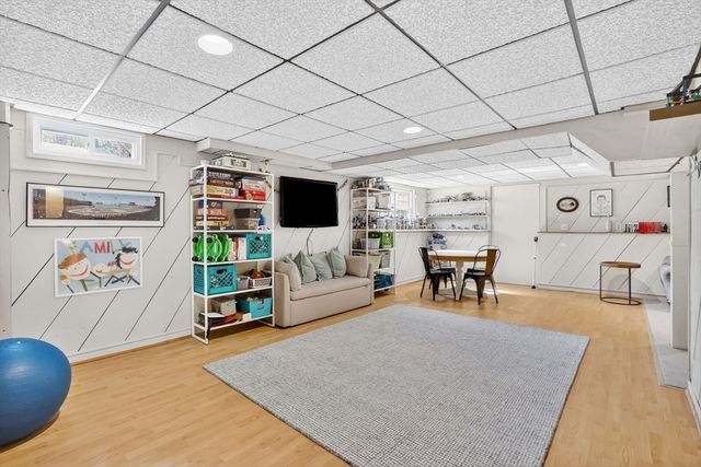 118 Blueberry Hill Rd, Longmeadow, MA 01106