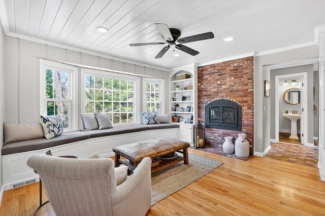 118 Blueberry Hill Rd, Longmeadow, MA 01106