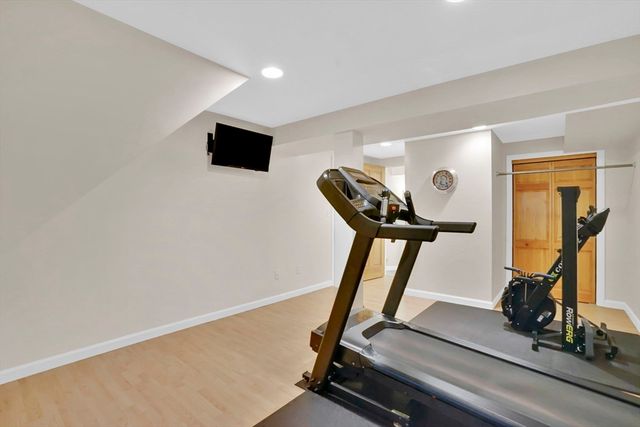 118 Blueberry Hill Rd, Longmeadow, MA 01106