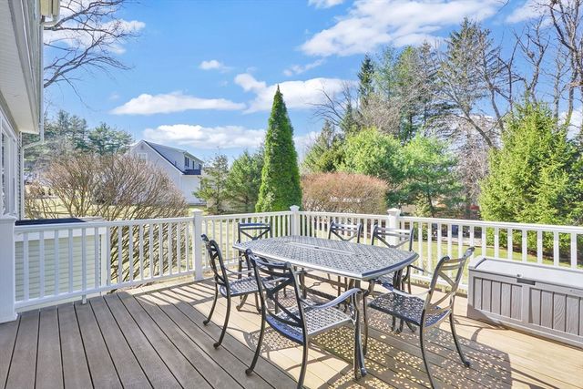 118 Blueberry Hill Rd, Longmeadow, MA 01106