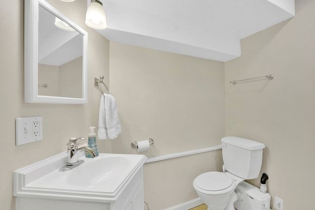 118 Blueberry Hill Rd, Longmeadow, MA 01106