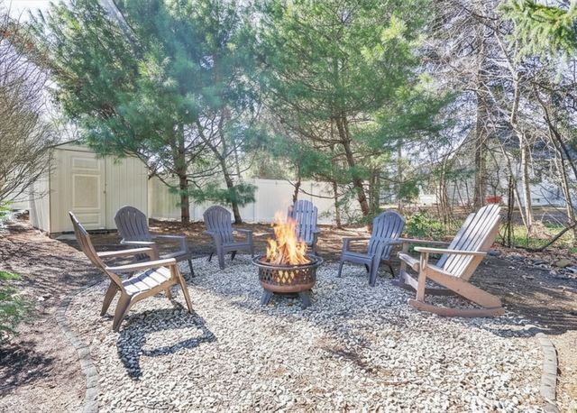 118 Blueberry Hill Rd, Longmeadow, MA 01106