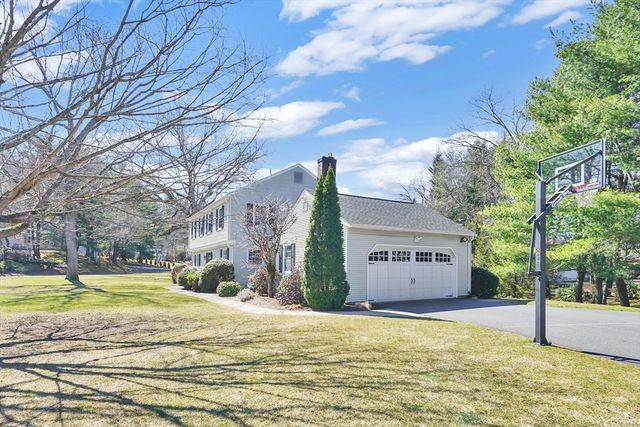 118 Blueberry Hill Rd, Longmeadow, MA 01106