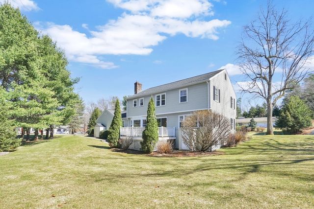 118 Blueberry Hill Rd, Longmeadow, MA 01106